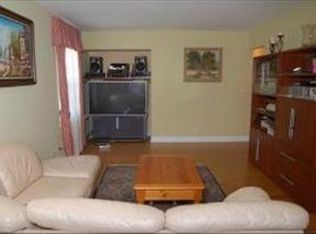 972 Mississippi Ln, Elk Grove Village, IL 60007