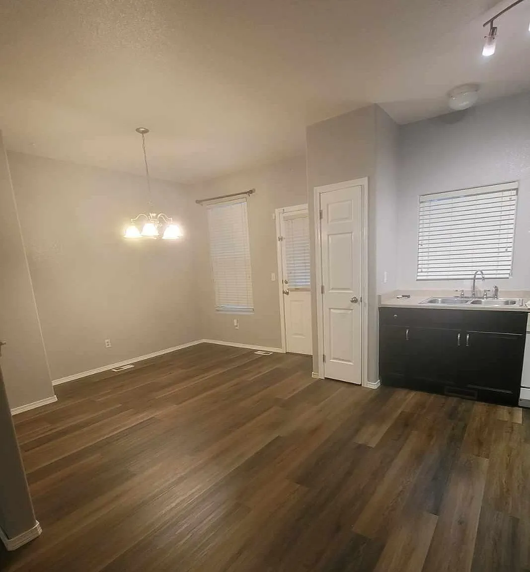 2 bed, 2.5 bath, 1292 sqft, $1,875 — Photo 2
