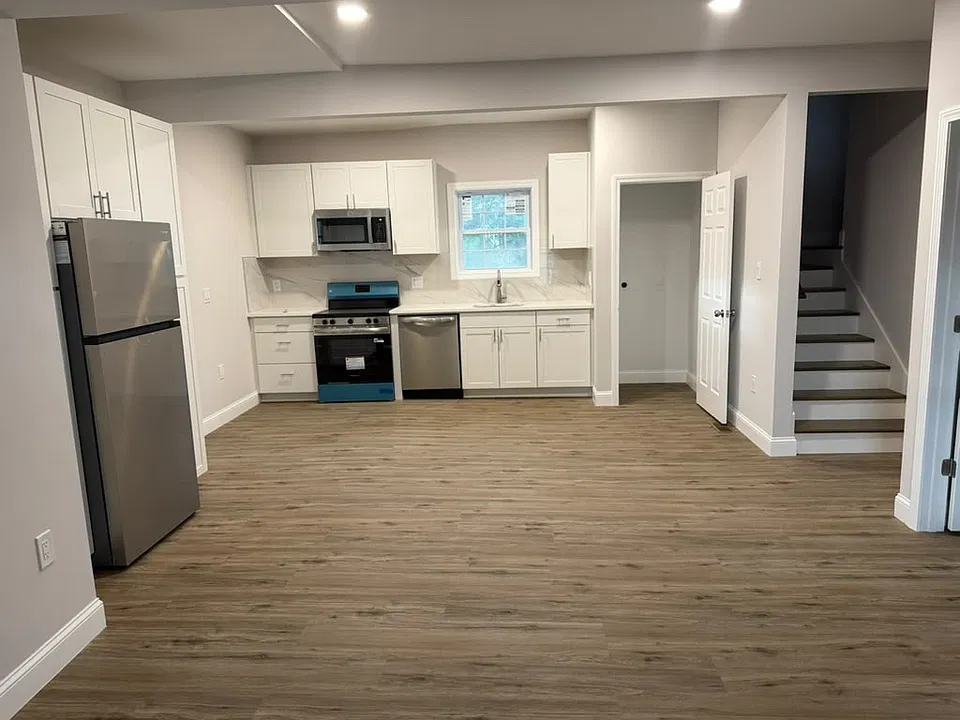 131 Tolles St #3