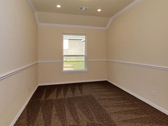 5th image of 188 Holly Dr