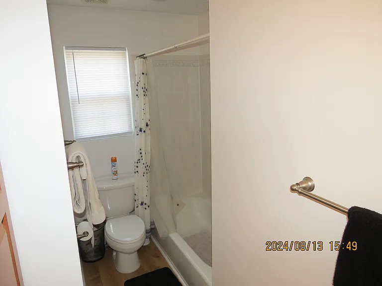 Full Bathroom Upstairs