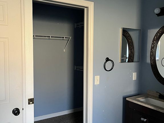 5th image of 807 Old Oaks Ln