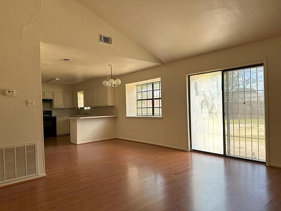 3rd image of 202 Monterrey Dr