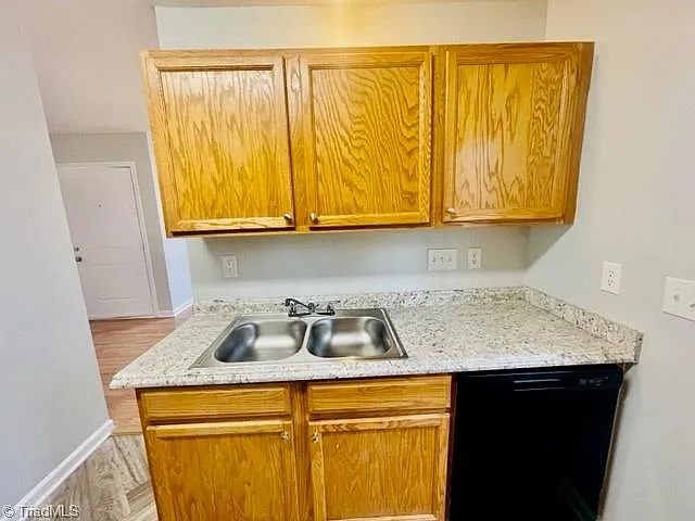405 N Dudley St — Photo 7