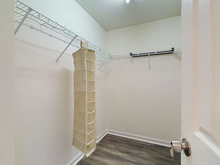 670 Emerald Cove Dr — Photo 27