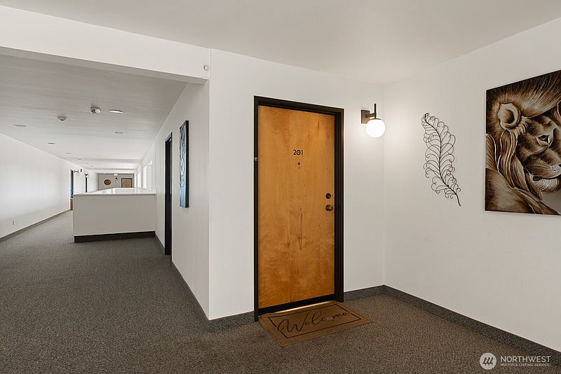 4th image of 2021 N Laventure Road #201