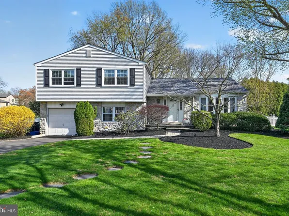 100 Michael Rd, Holland, PA 18966