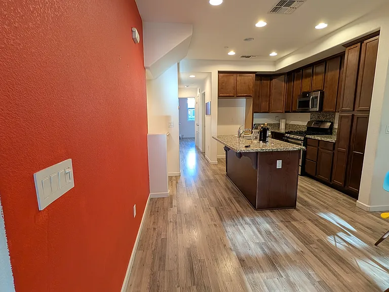 532 S 22nd St — Photo 3