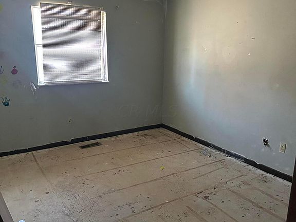 4th image of 1211 Woodbrook Ct #35