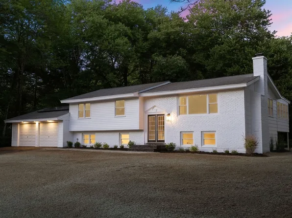 33 Juniper Ln, Framingham, MA 01701