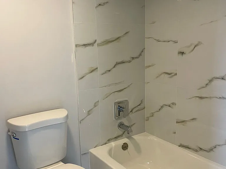 1721 SW 40th Ter #B — Photo 12