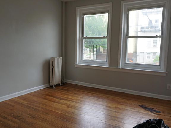 5th image of 682 Summer Ave APT 12