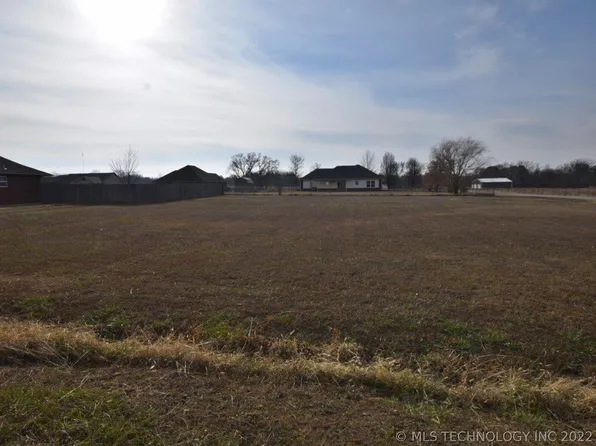 6523 W 4905th Rd, Pryor, OK 74361