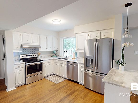 5th image of 1056 McCay Ave