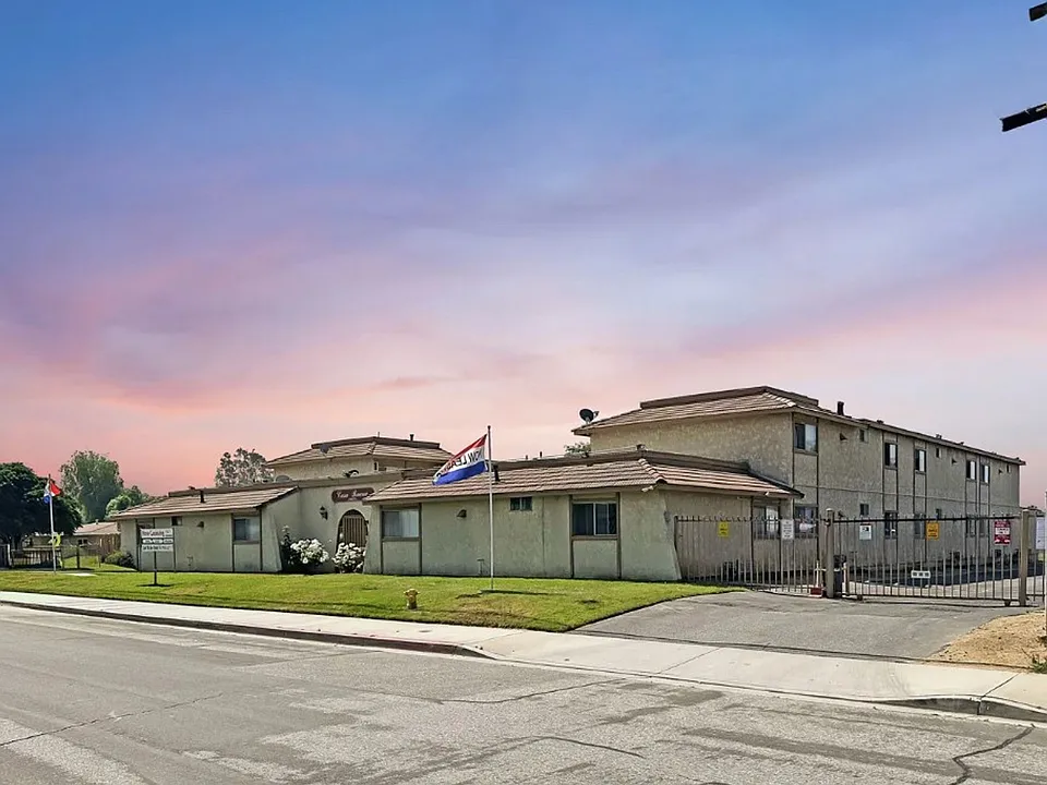 Casa Buena Apartments
