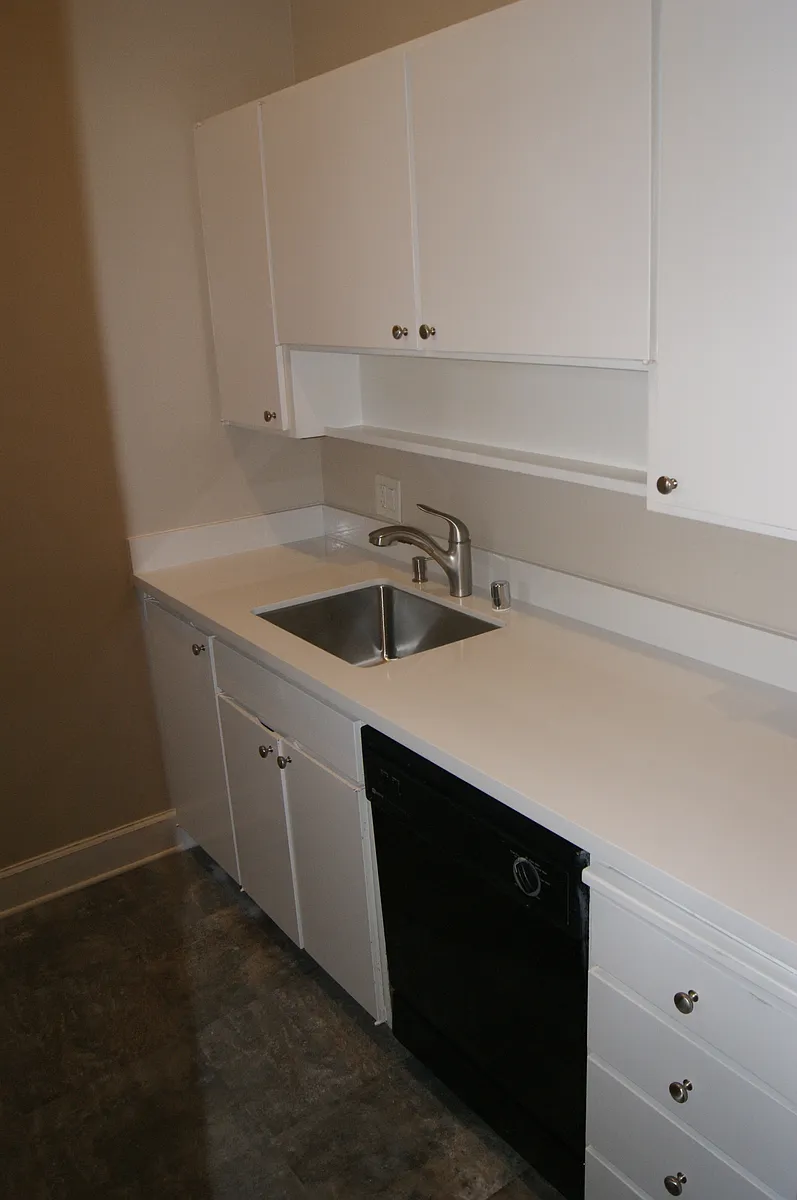 Building Photo - 330 N Civic Dr #309