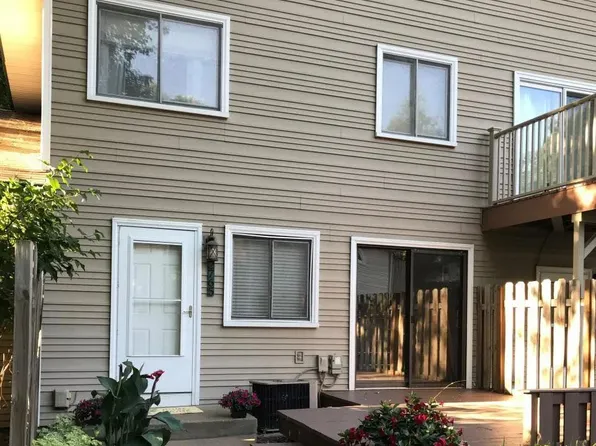 2765 Upland Ln N, Plymouth, MN 55447