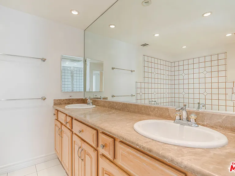 17241 Palisades Cir — Photo 15