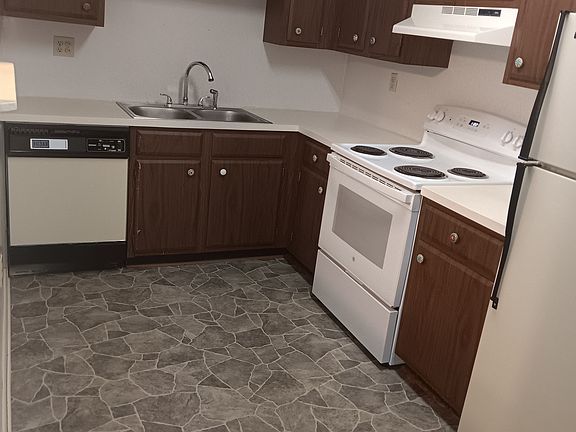 5th image of 112 Carriage Hill Dr #112
