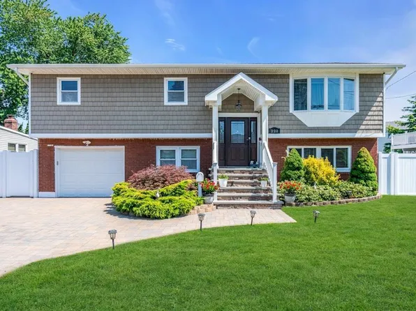 220 33rd Street, Lindenhurst, NY 11757