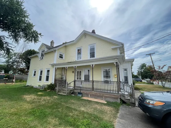 26 Arnold St, Lincoln, RI 02865