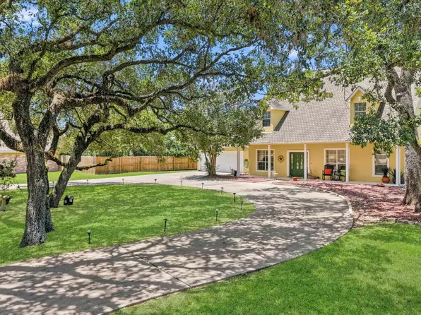 1036 Shirley Oaks St, Columbus, TX 78934