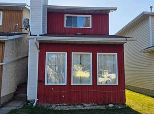 18 E Cochrane Rd, Whitecourt, AB T7S1C2