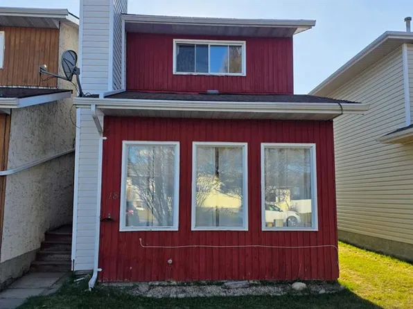 18 E Cochrane Rd, Whitecourt, AB T7S 1C2