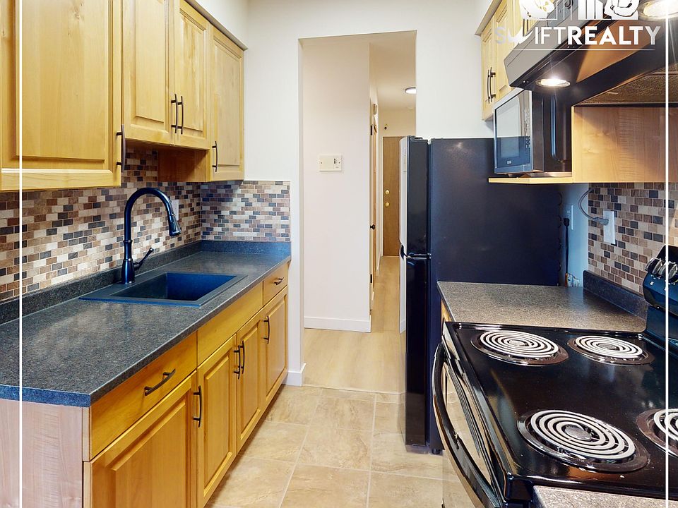 04_303-175 4th St E_Fully Equiped Kitchen_04292025