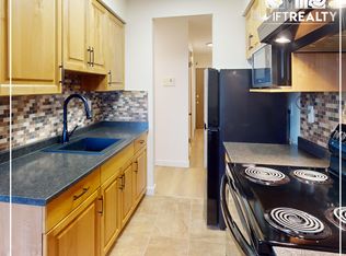 175 E 4th St #303, North Vancouver, BC