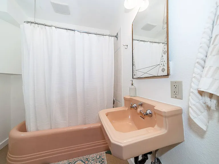 1118 SW Gaines St #18B — Photo 2