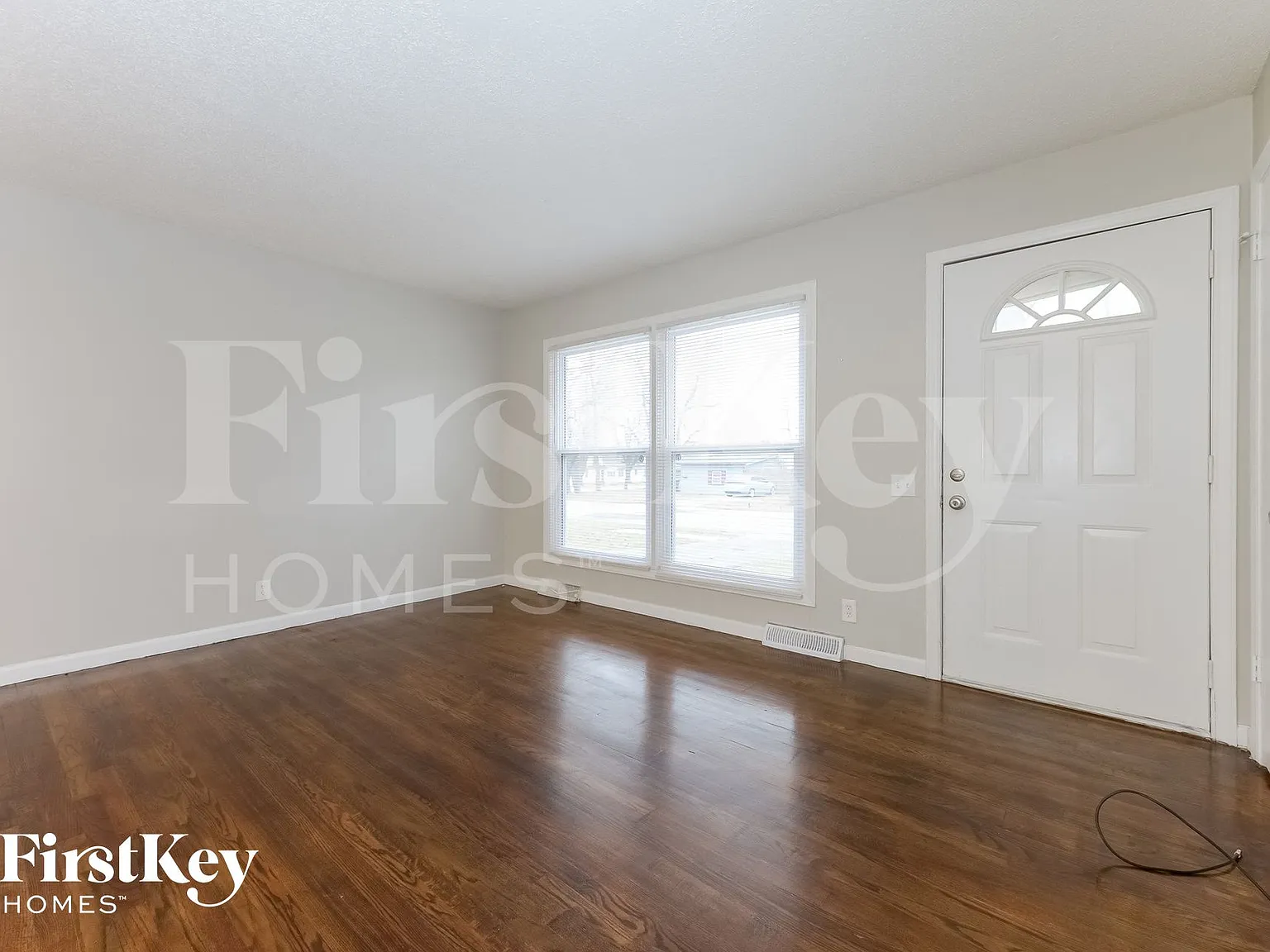 3 bed, 1.5 bath, 888 sqft, $1,470 — Photo 2