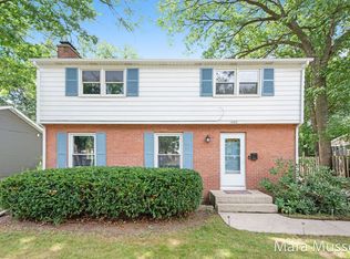 1480 Southlawn Dr SW, Wyoming, MI