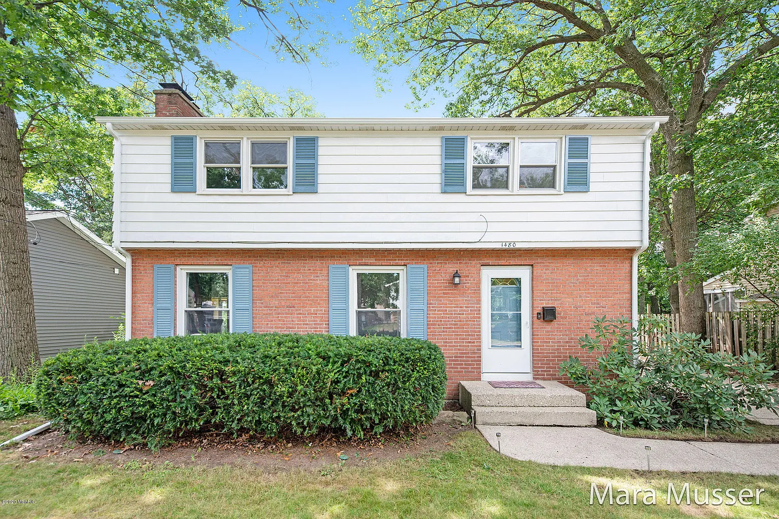 1480 Southlawn Dr SW photo 1