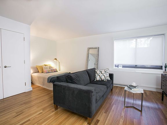 5th image of 101 W 15th St APT 221