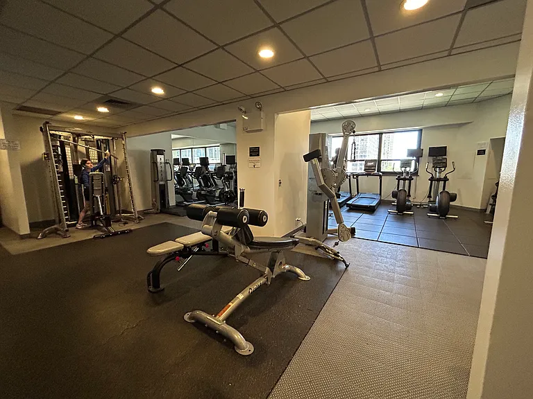 1030 N State St #5M — Photo 8