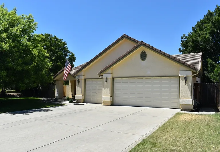 6310 Diamond Ct — Photo 2