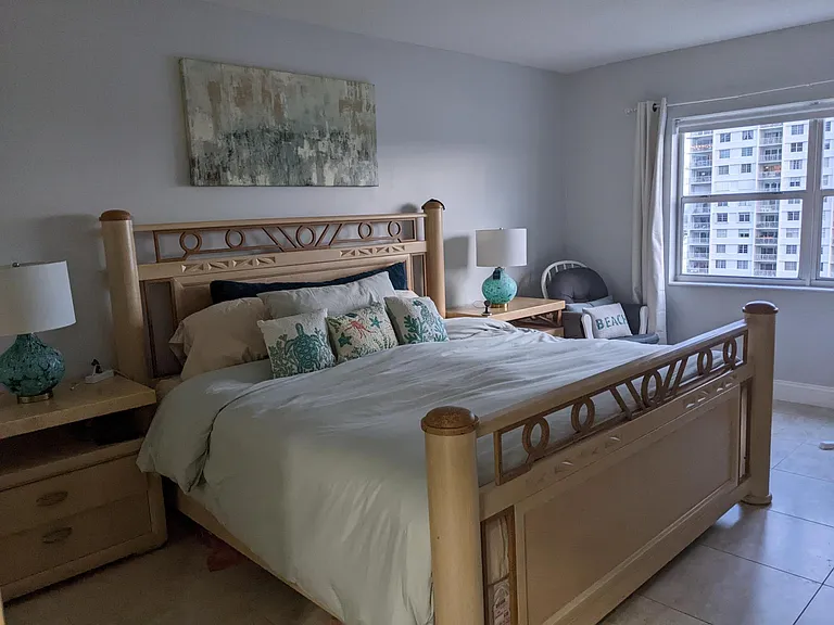Kings Point Dr — Photo 12