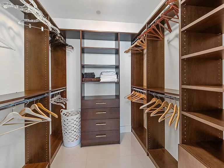 1100 Biscayne Blvd #5802 — Photo 15