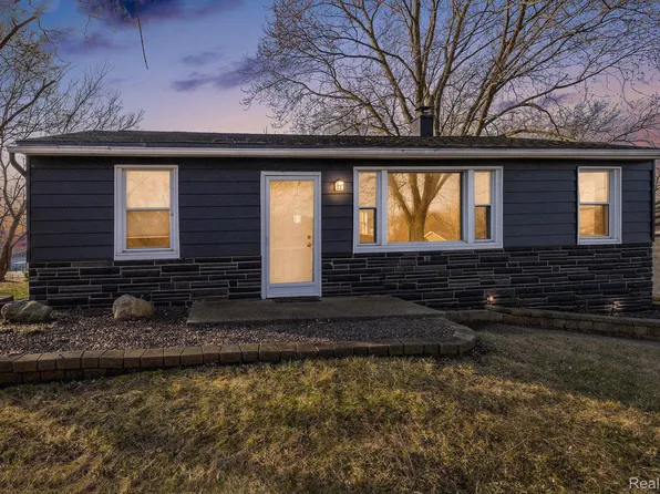 9480 Burson Dr, Brighton, MI 48116