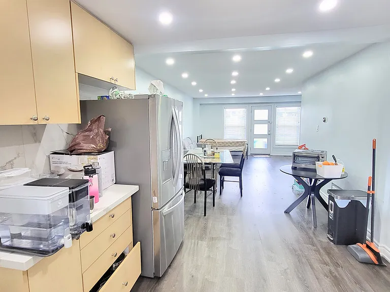 1192 Oxford St #MAIN UPPER — Photo 6