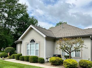 12 Stone Ridge Blvd, Hermitage, PA 16148