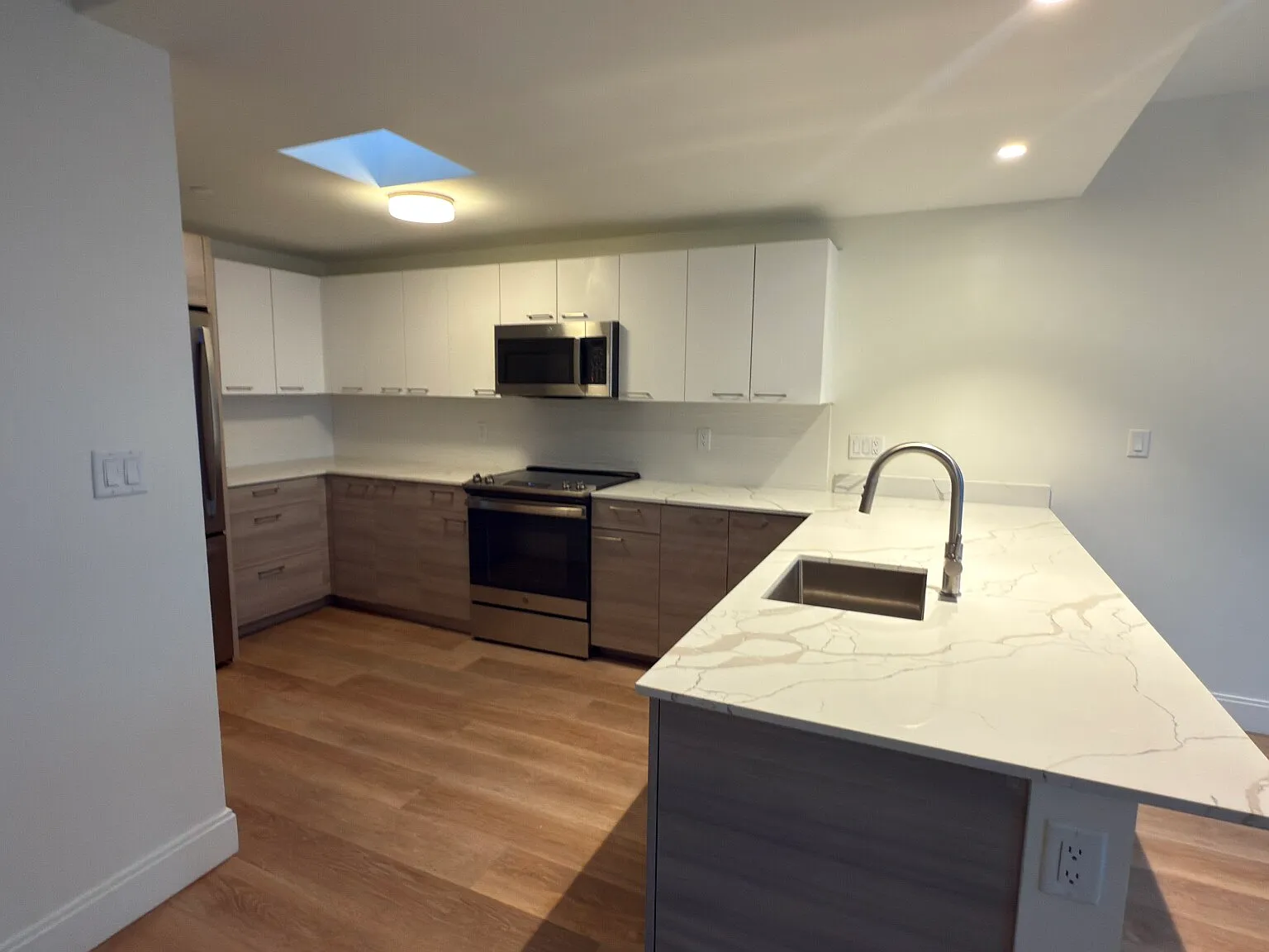 2 bed, 2.5 bath, $4,800 — Photo 2