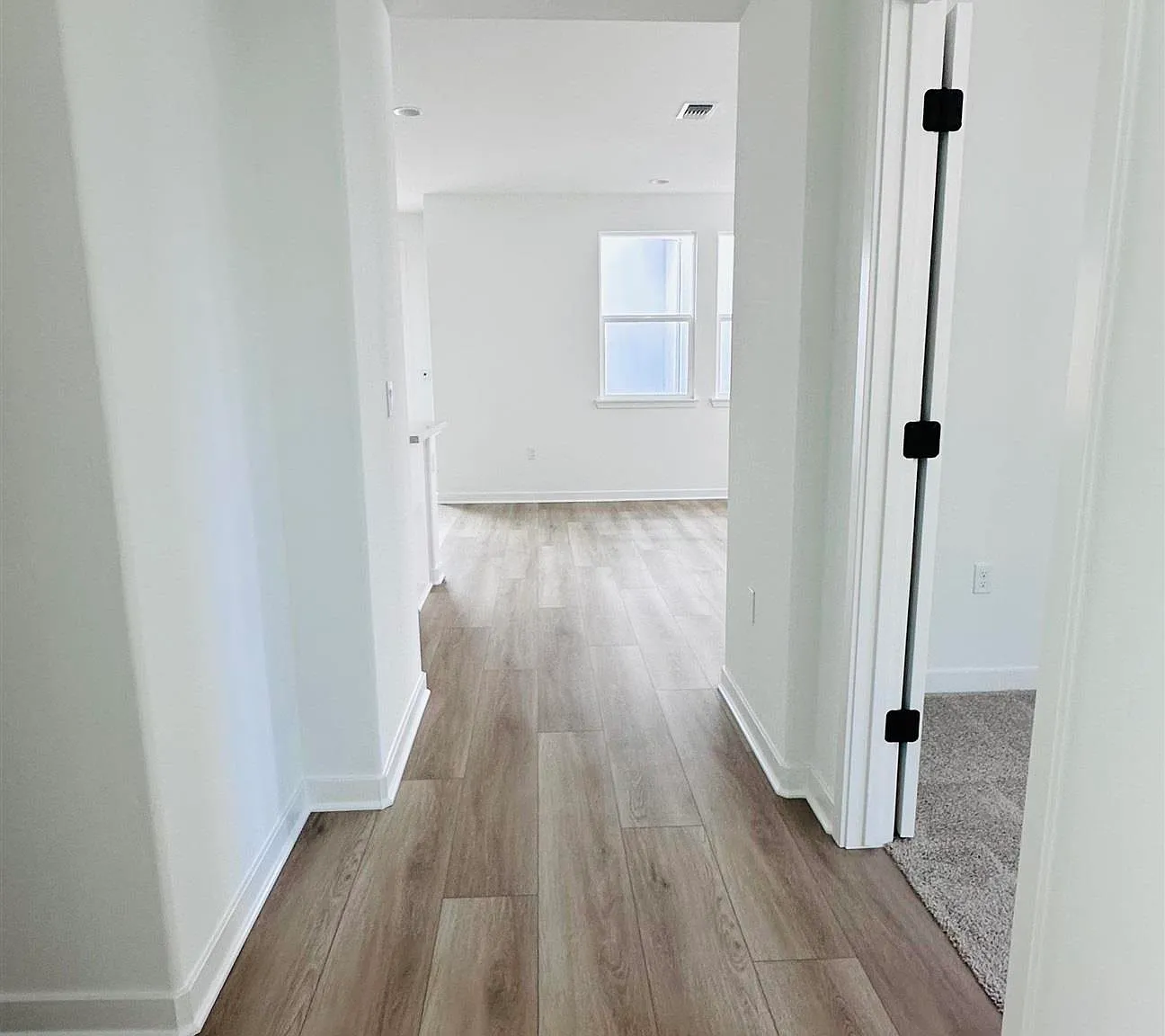4 bed, 3.0 bath, 1826 sqft, $3,600 — Photo 3