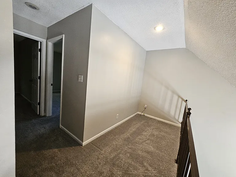 333 NW Millstone Cir #333 — Photo 12