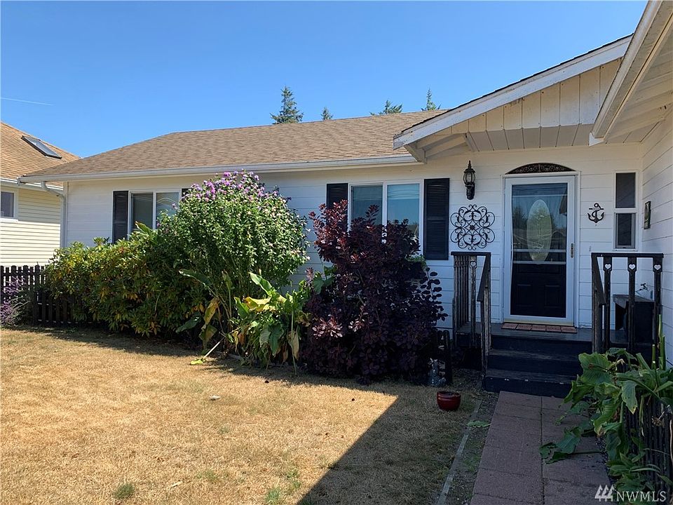 1st image of 430 Octopus Ave NE