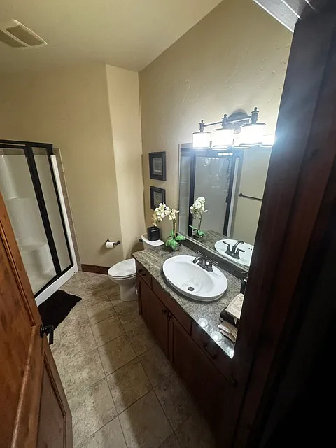 5 bed, 3626 sqft, $4,550 — Photo 3