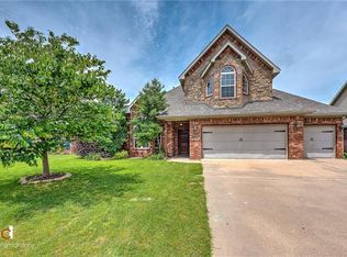 3702 N 4th St, Rogers, AR 72756