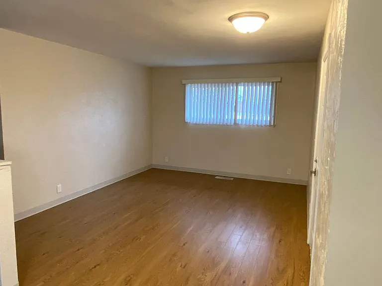 405 E Southridge Rd — Photo 3