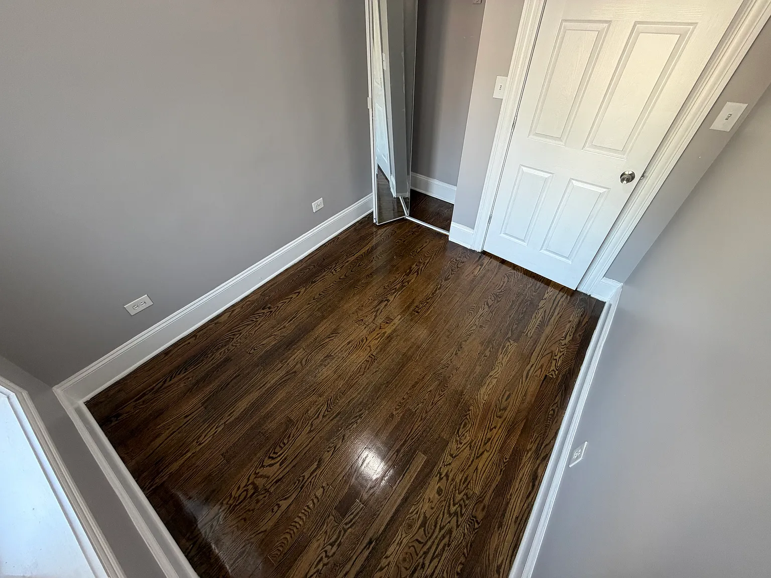 8216 S Ingleside Ave — Photo 2